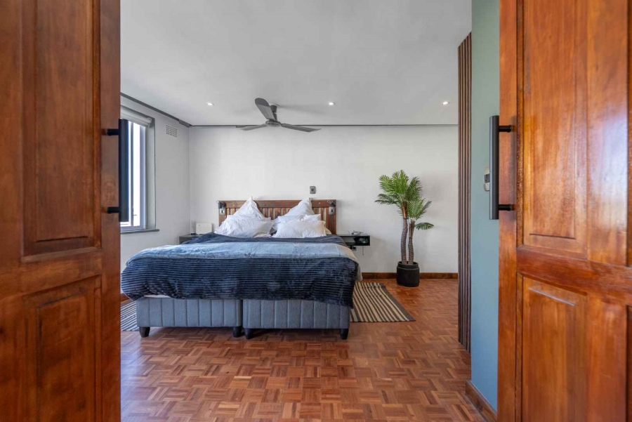 1 Bedroom Property for Sale in Sea Point Western Cape